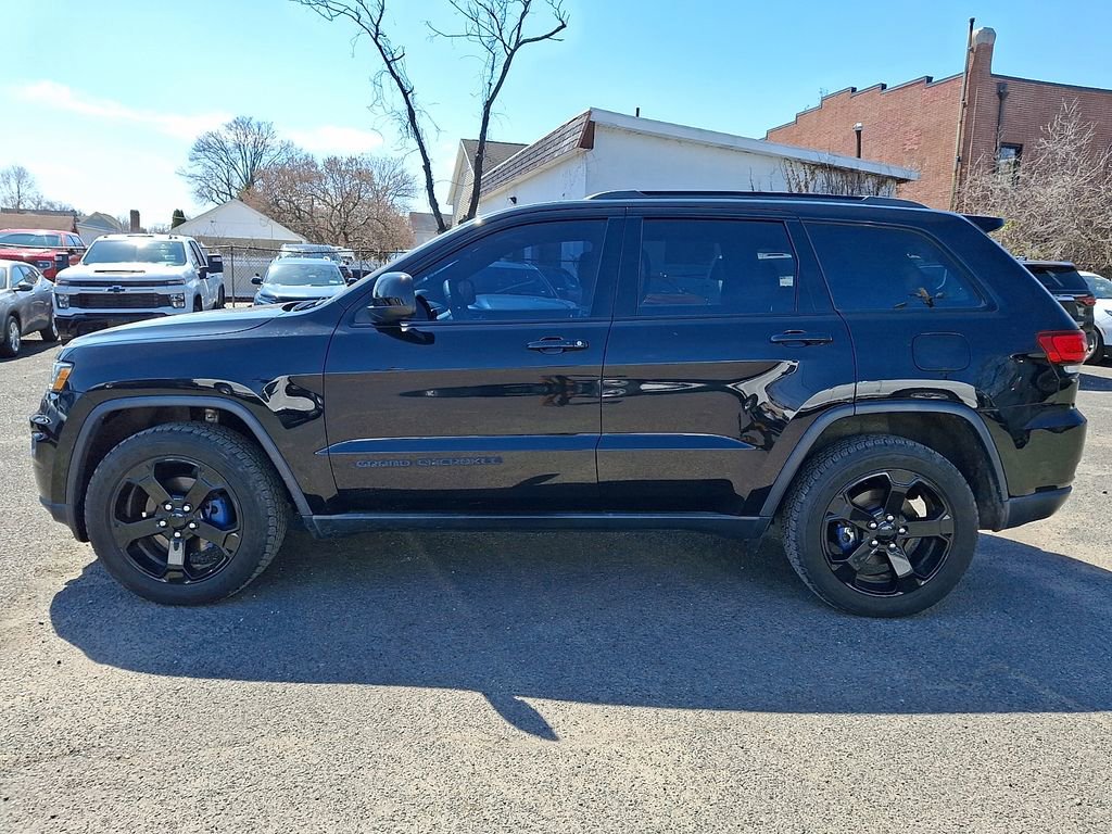 Used 2018 Jeep Grand Cherokee Laredo image 4