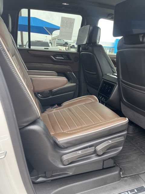 Used 2025 GMC Yukon XL Denali Ultimate w/ LPO, Floor Liner Package AWD/4WD image 10
