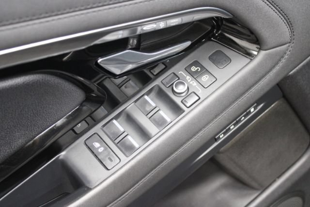 Used 2020 Land Rover Range Rover Evoque SE AWD/4WD image 9