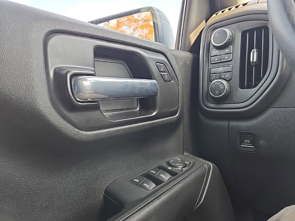 Used 2025 Chevrolet Silverado 1500 Custom Trail Boss AWD/4WD image 18