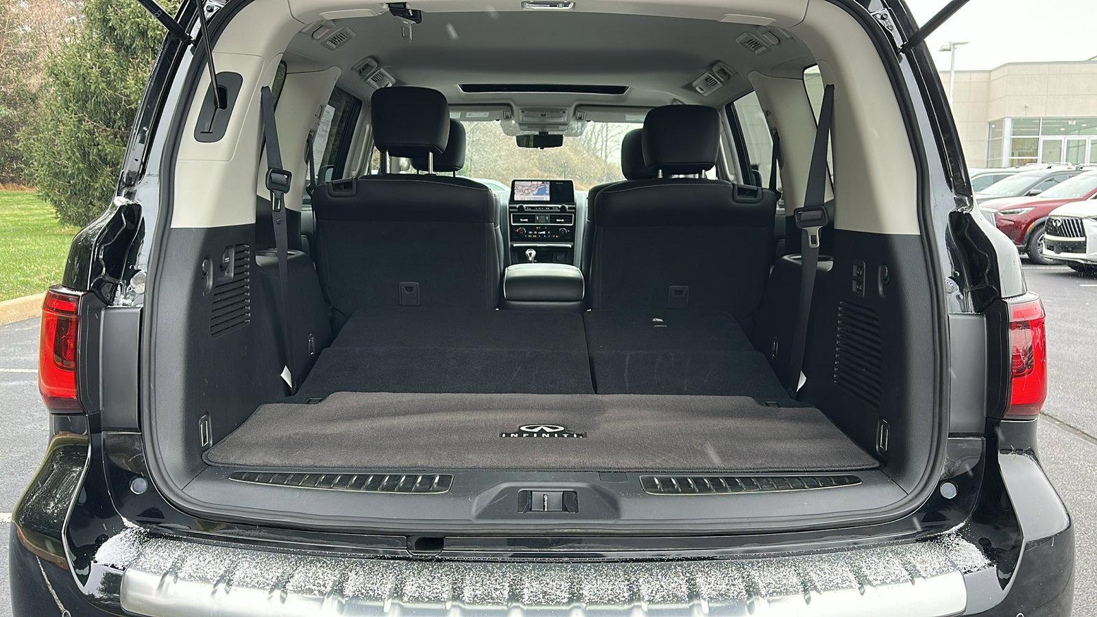 Certified 2024 INFINITI QX80 Premium Select w/ Cargo Package image 7