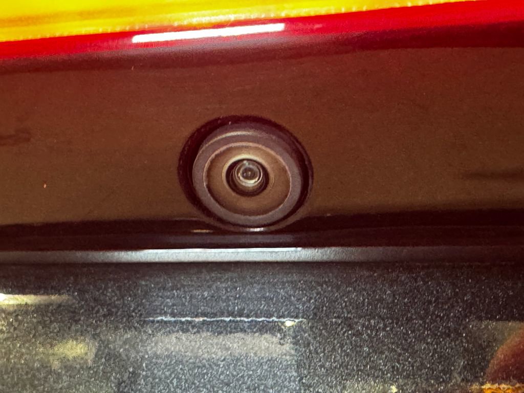 Used 2023 Chrysler Pacifica Touring-L image 26