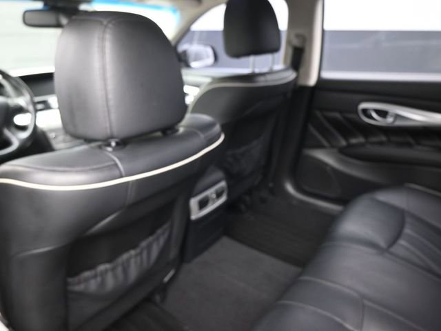 Used 2017 INFINITI Q70 L 3.7 image 12