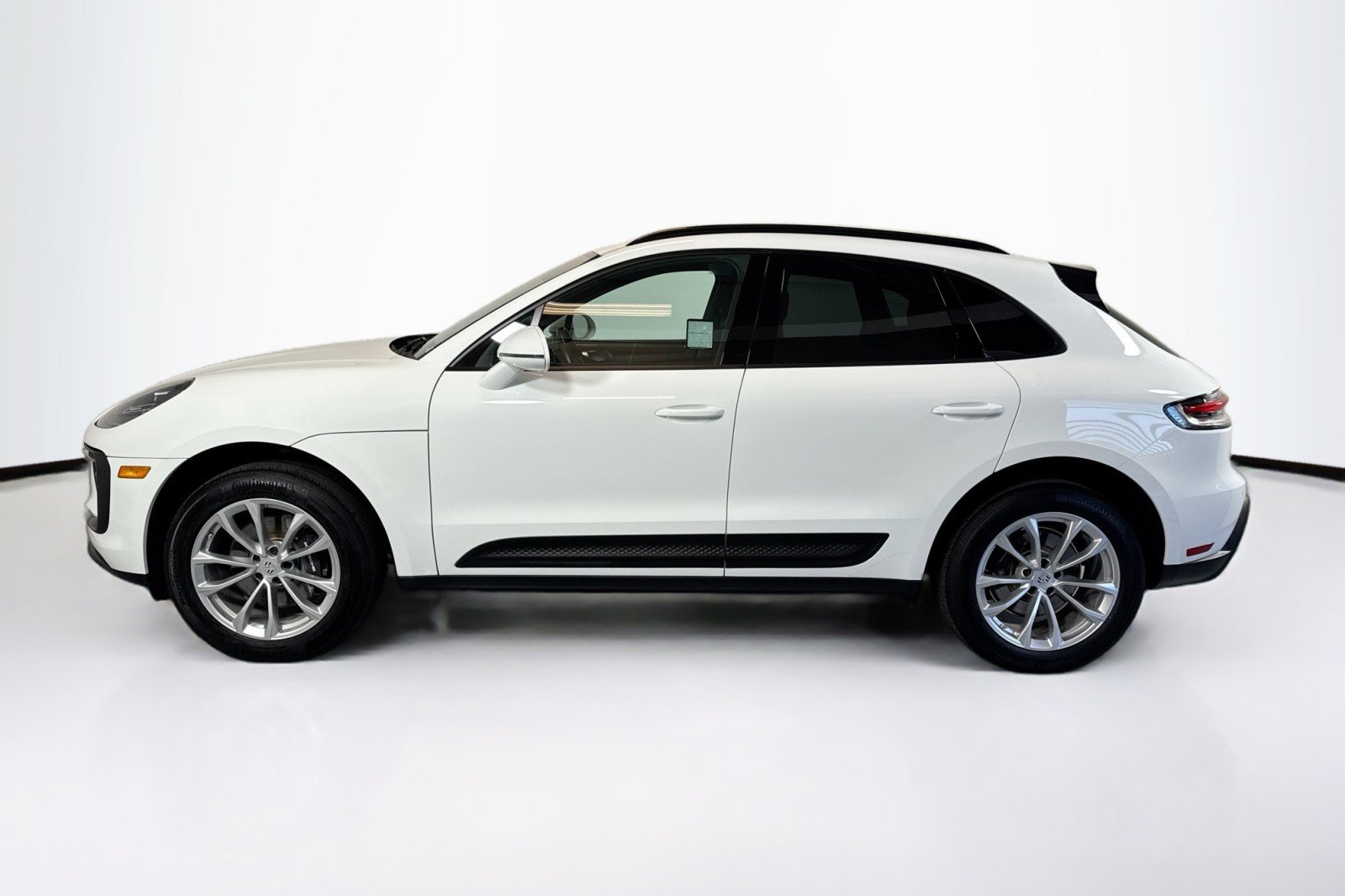 Used 2024 Porsche Macan Turbo image 8