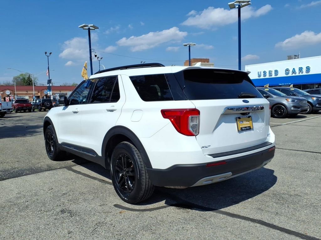 Used 2023 Ford Explorer XLT w/ Equipment Group 202A AWD/4WD image 9