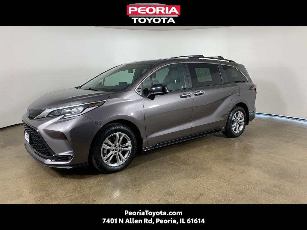 Used 2022 Toyota Sienna XSE image 1