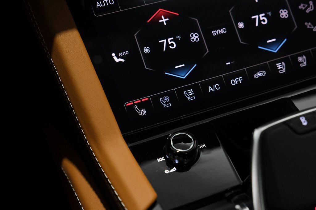 Used 2025 Lamborghini Urus SE AWD/4WD image 27