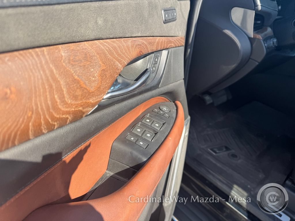 Used 2019 Cadillac Escalade ESV Luxury AWD/4WD image 9
