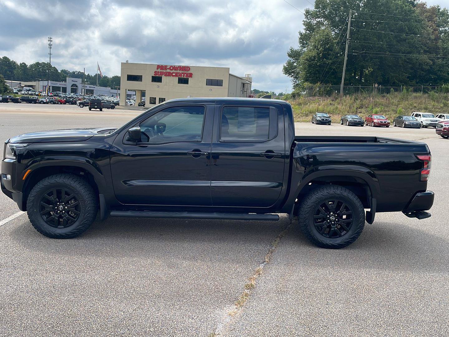 Used 2023 Nissan Frontier SV w/ Midnight Edition Package AWD/4WD image 6