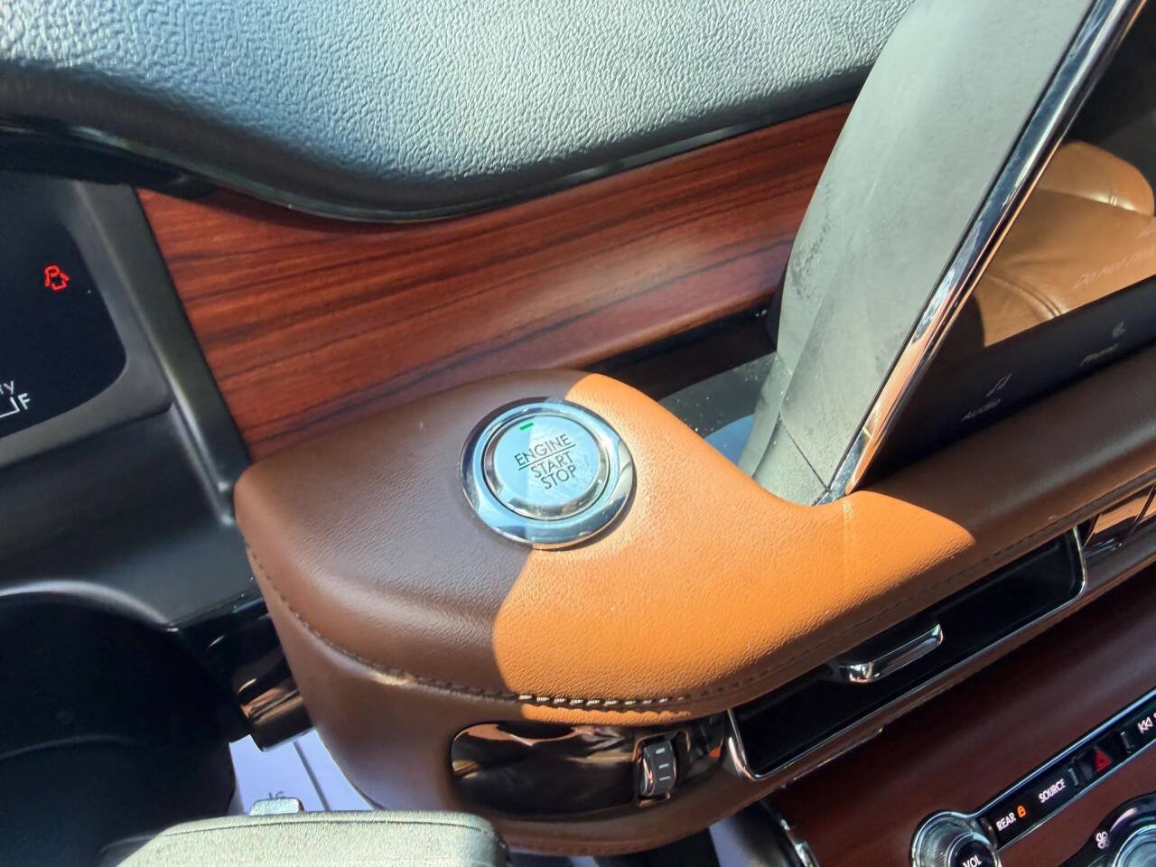 Used 2021 Lincoln Aviator Reserve w/ Equipment Group 210A AWD/4WD image 23