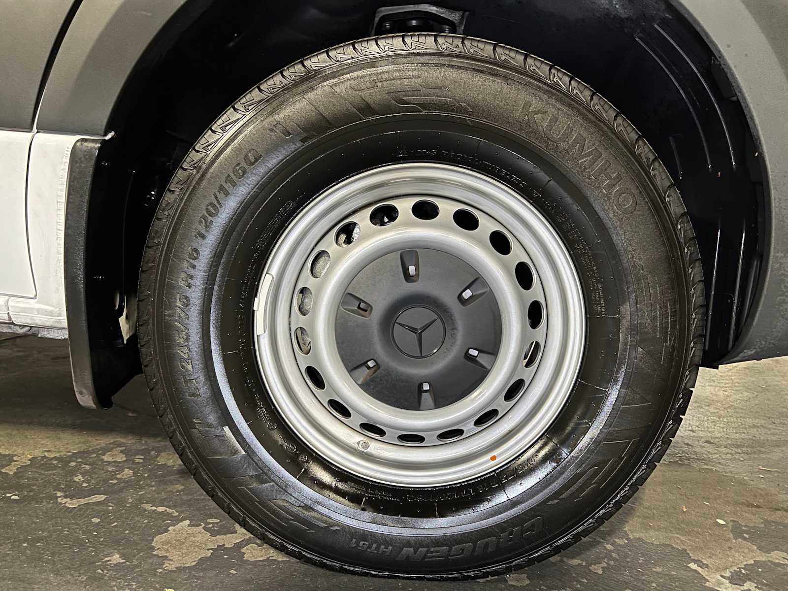 Used 2025 Mercedes-Benz Sprinter 2500 image 9