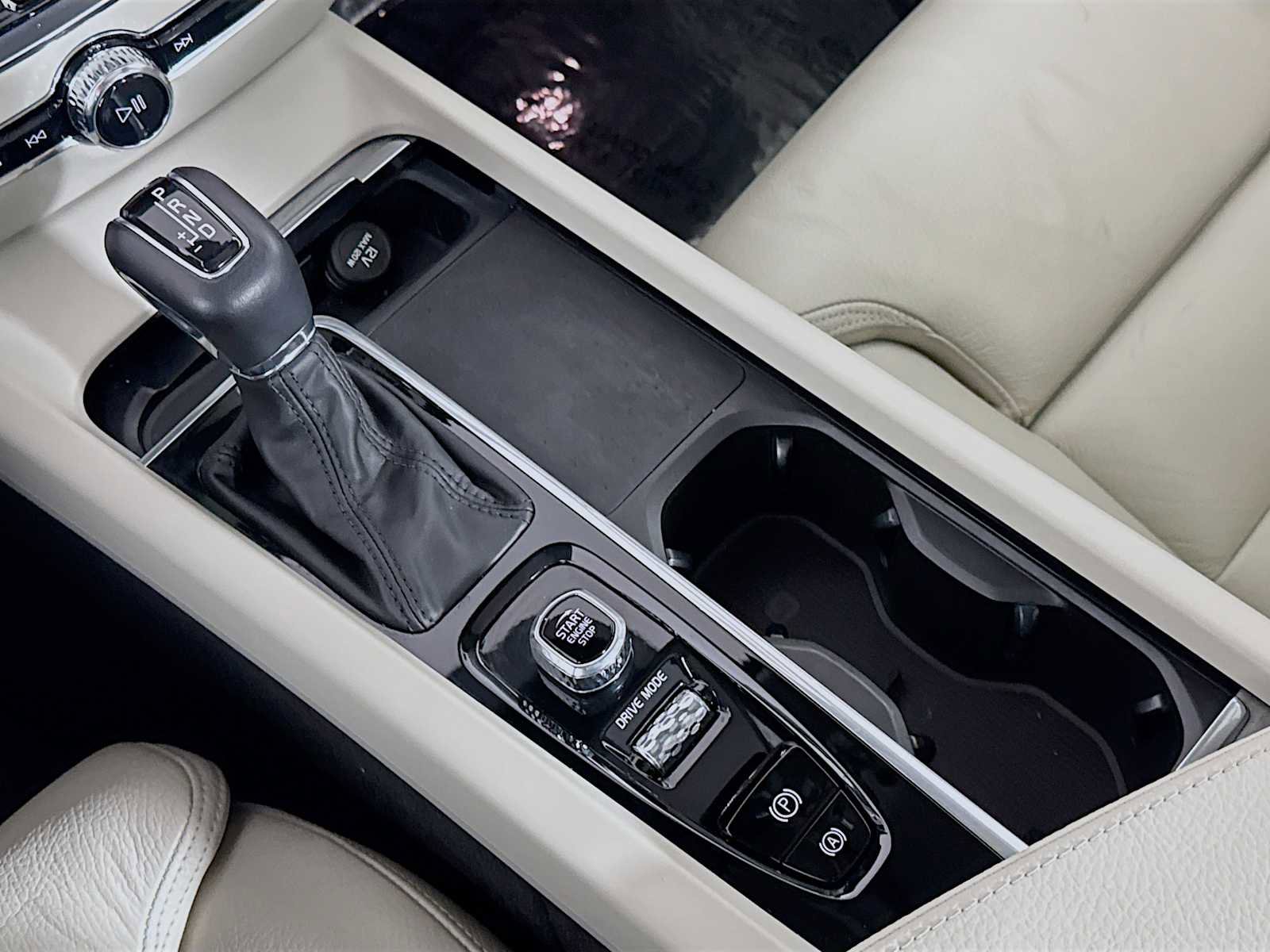 Used 2021 Volvo S60 T5 Inscription image 18