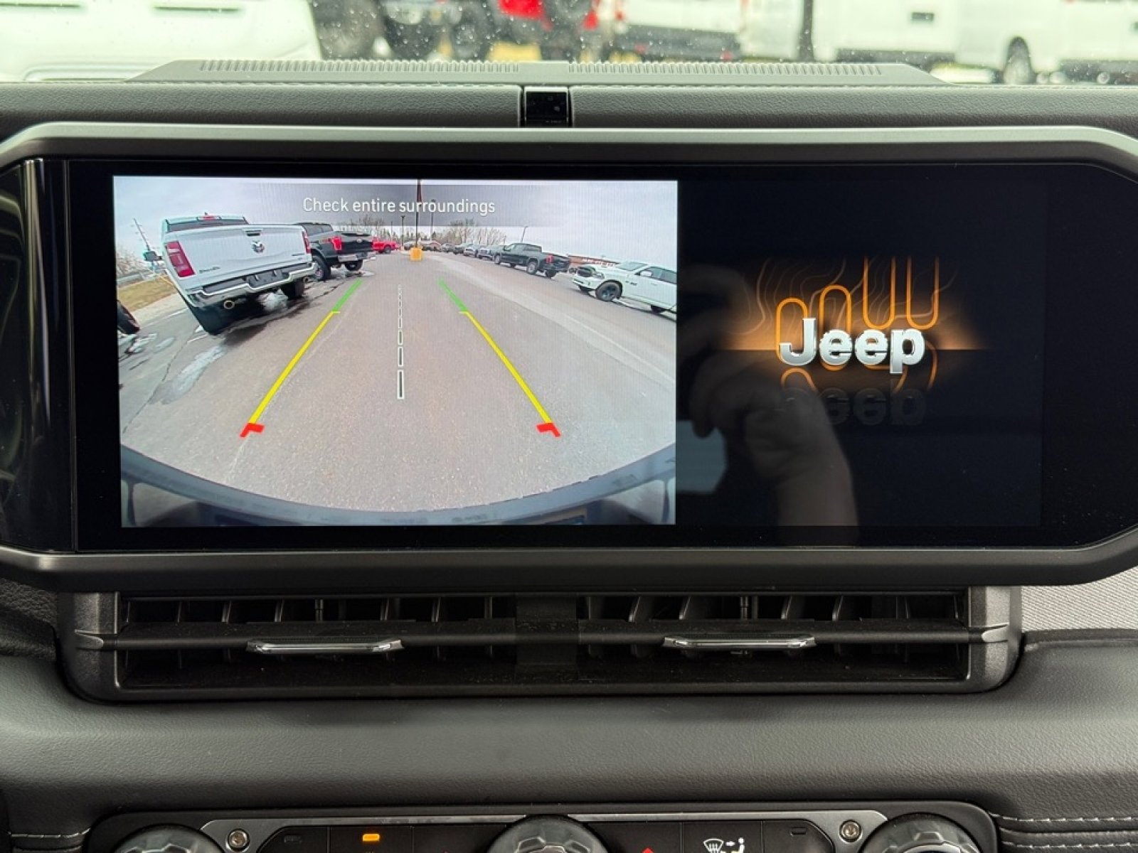 Used 2025 Jeep Wrangler Unlimited Sahara image 13