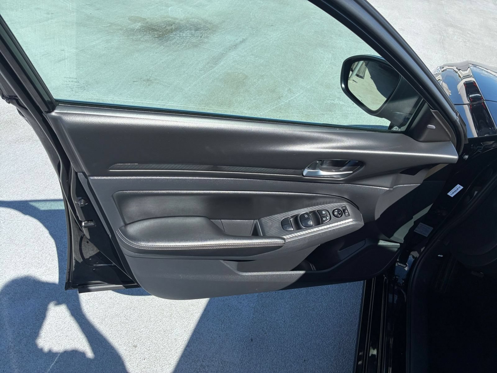Used 2025 Nissan Altima 2.5 SV FWD image 18