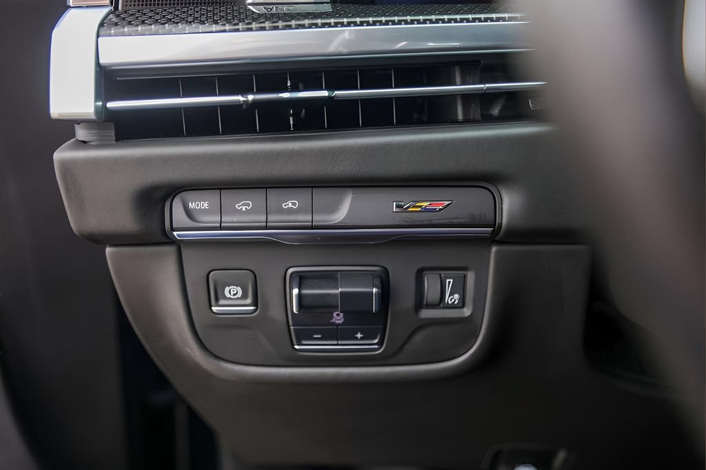 Certified 2025 Cadillac Escalade ESV V AWD/4WD image 15