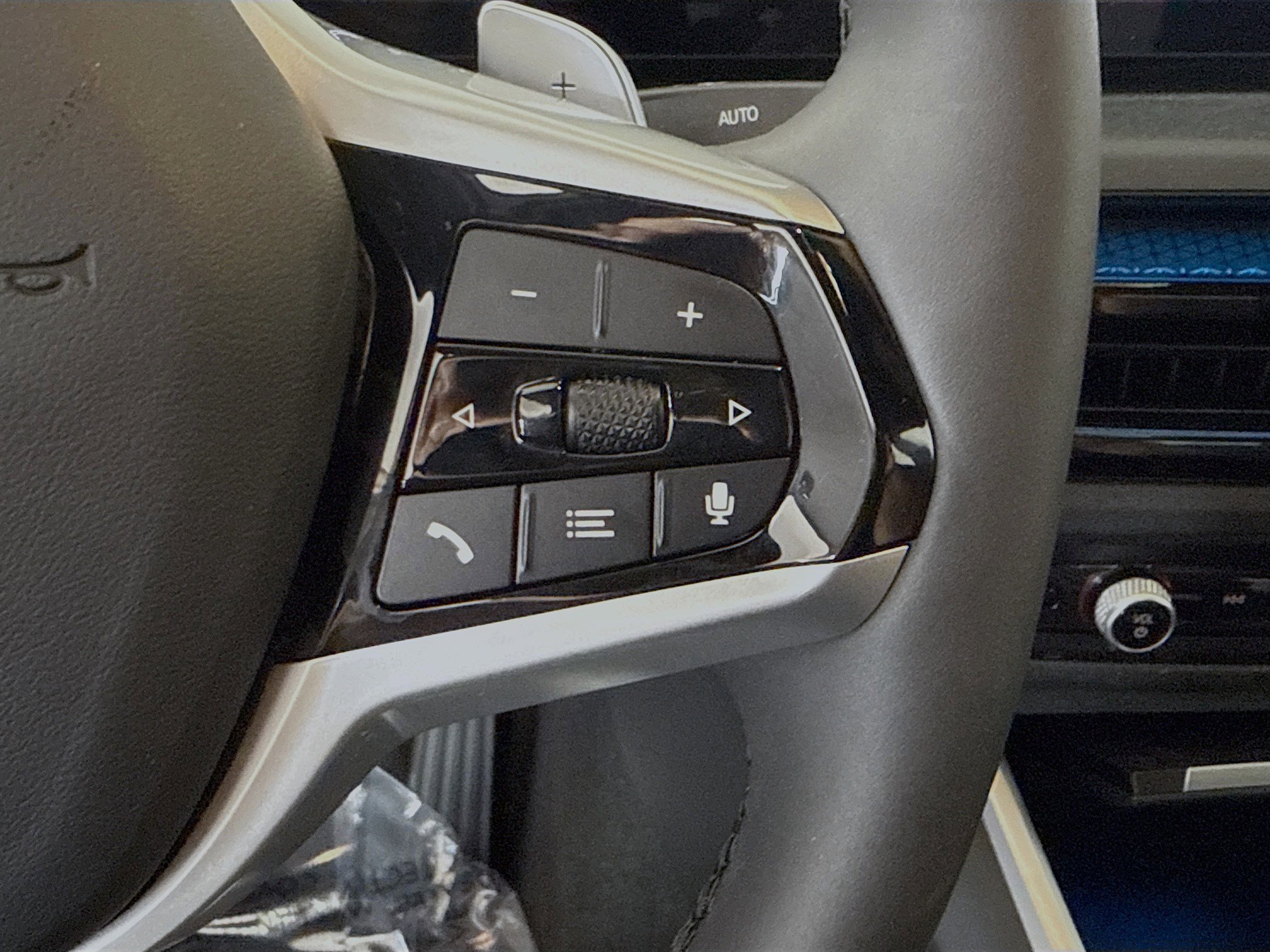 Used 2025 BMW 330i Sedan image 13