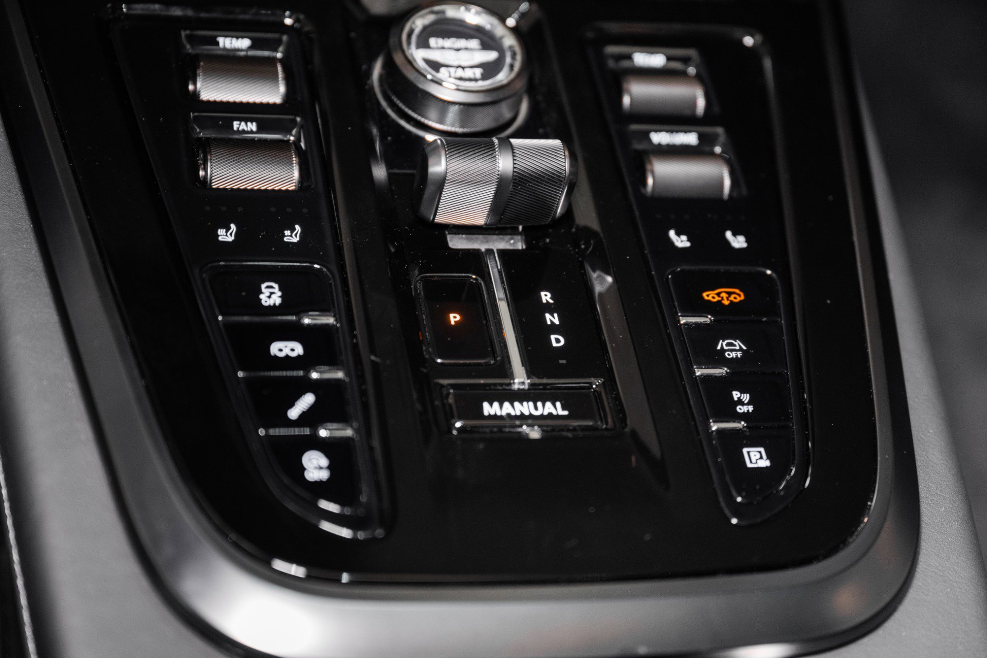 Used 2025 Aston Martin DBX 707 image 42