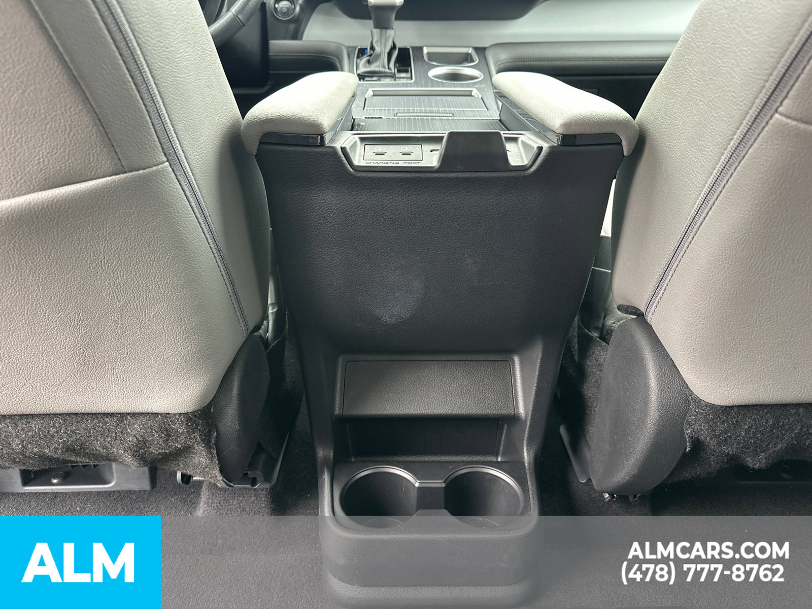 Used 2025 Toyota Sienna XLE FWD image 24