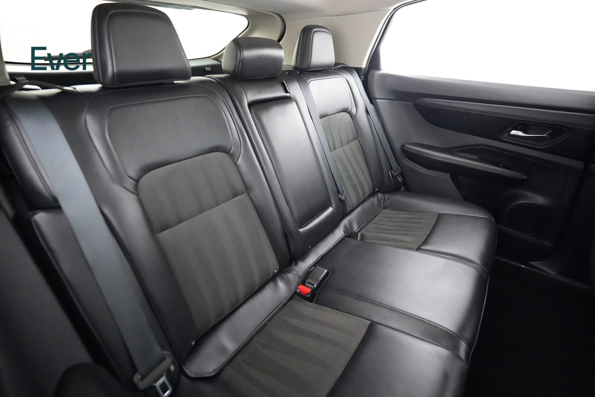 Used 2023 Nissan Ariya FWD image 5
