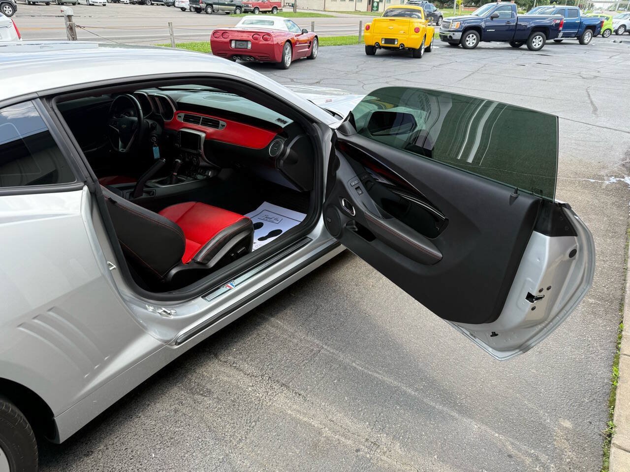 Used 2015 Chevrolet Camaro SS w/ Commemorative Special Edition RWD image 35