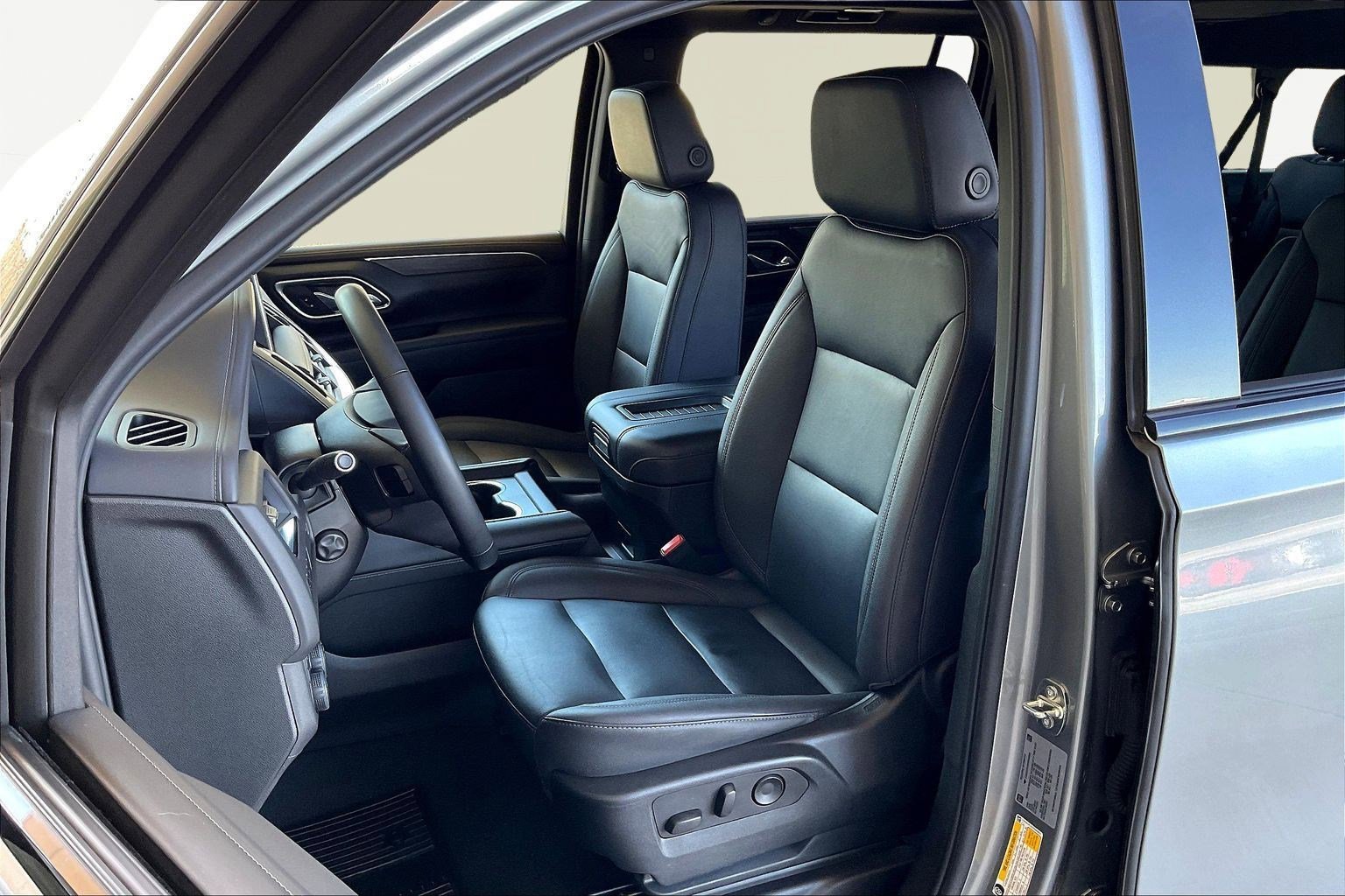 Used 2023 Chevrolet Suburban Z71 w/ Luxury Package image 21