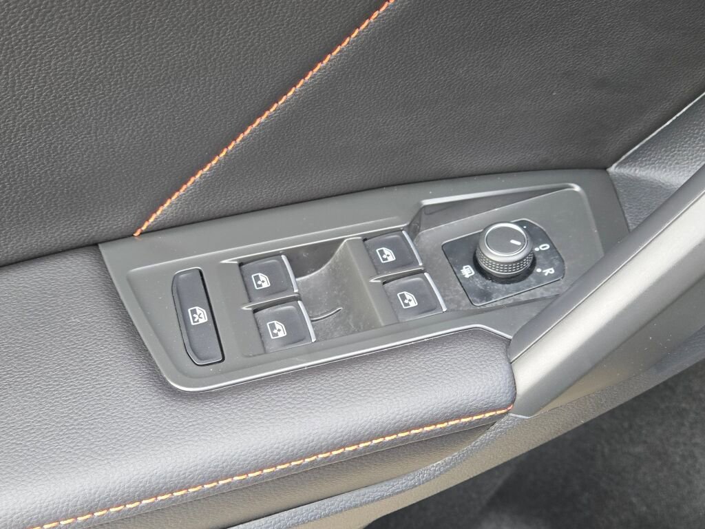 Used 2024 Volkswagen Tiguan Wolfsburg Edition image 28