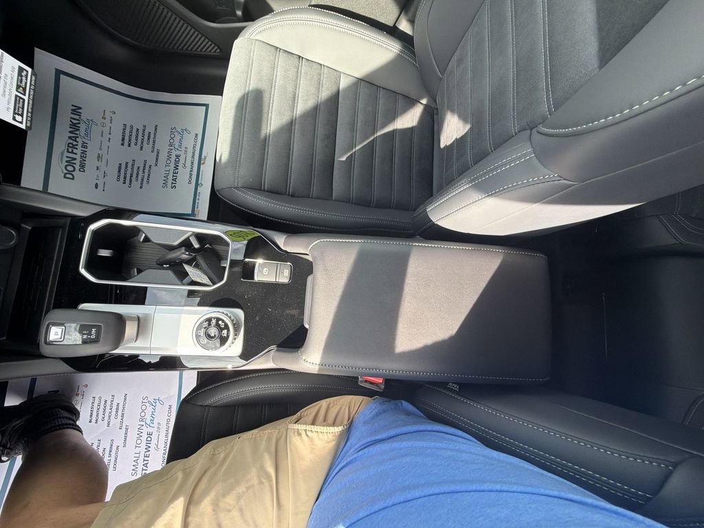 New 2026 Mitsubishi Outlander LE AWD/4WD image 21