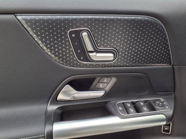 Used 2025 Mercedes-Benz GLA 250 4MATIC image 12