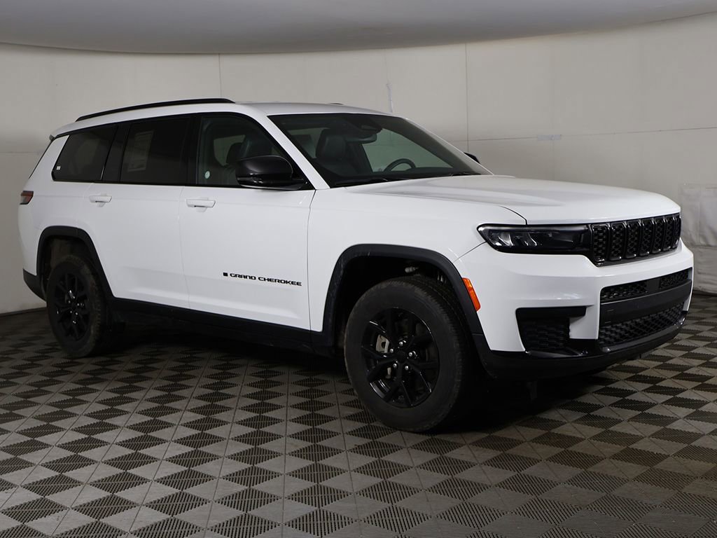 Used 2024 Jeep Grand Cherokee L Laredo AWD/4WD image 2