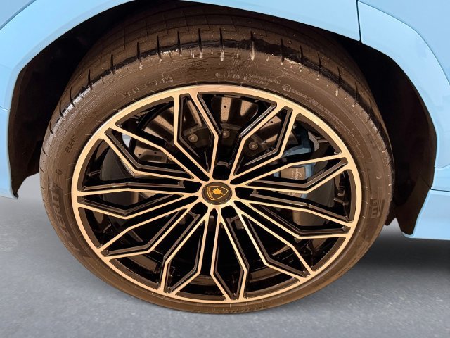 Used 2025 Lamborghini Urus SE AWD/4WD image 8