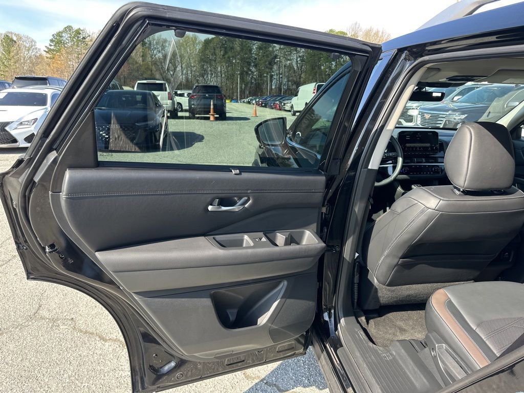 Used 2025 Nissan Pathfinder Platinum w/ Cargo Package FWD image 23