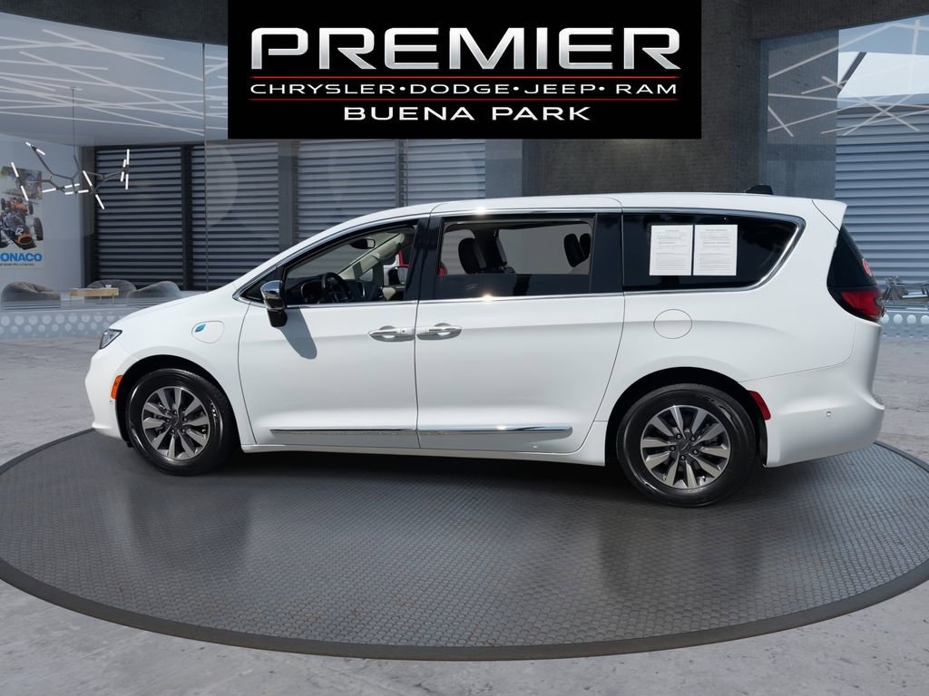 Used 2023 Chrysler Pacifica Limited FWD image 5