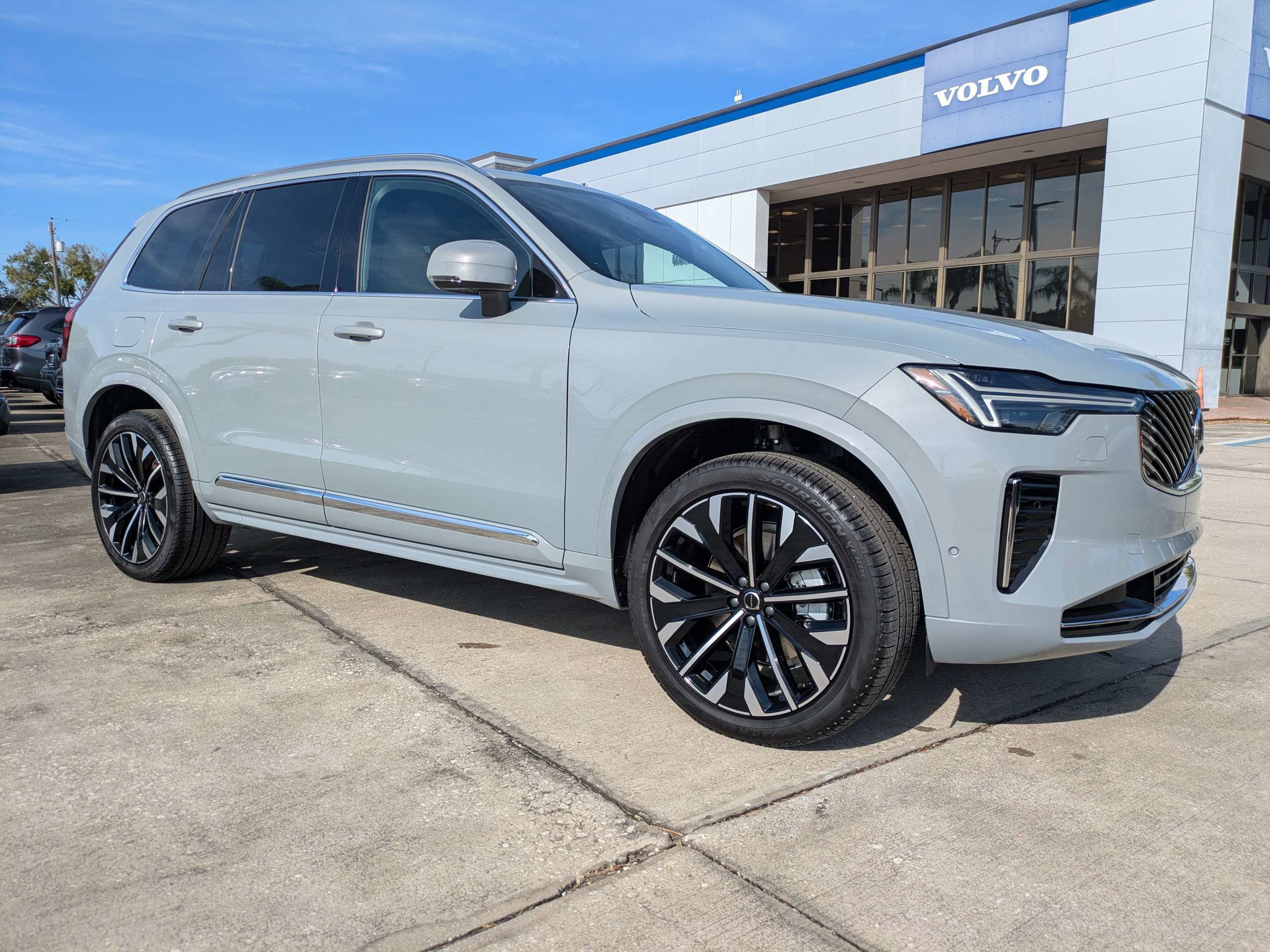 New 2026 Volvo XC90 B6 Plus w/ Protection Package Premier image 2