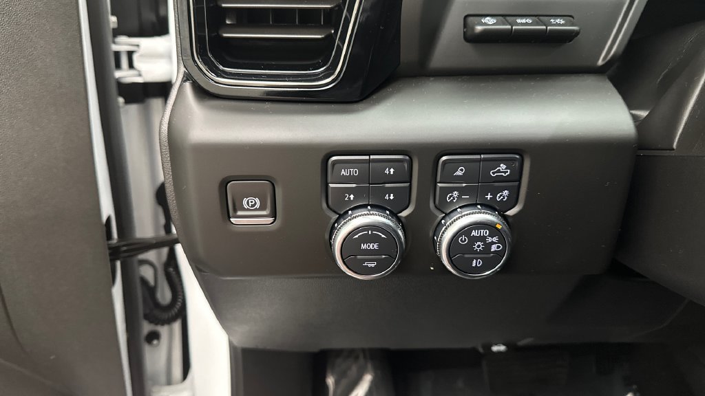 Used 2025 GMC Sierra 1500 AT4 w/ AT4 Premium Package AWD/4WD image 30