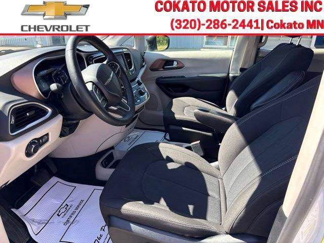 Used 2024 Chrysler Voyager LX FWD image 16