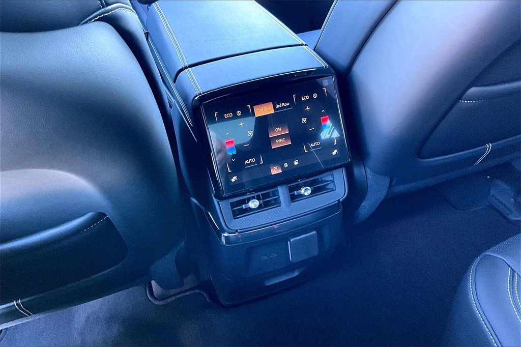 Used 2026 Cadillac Vistiq Sport image 13