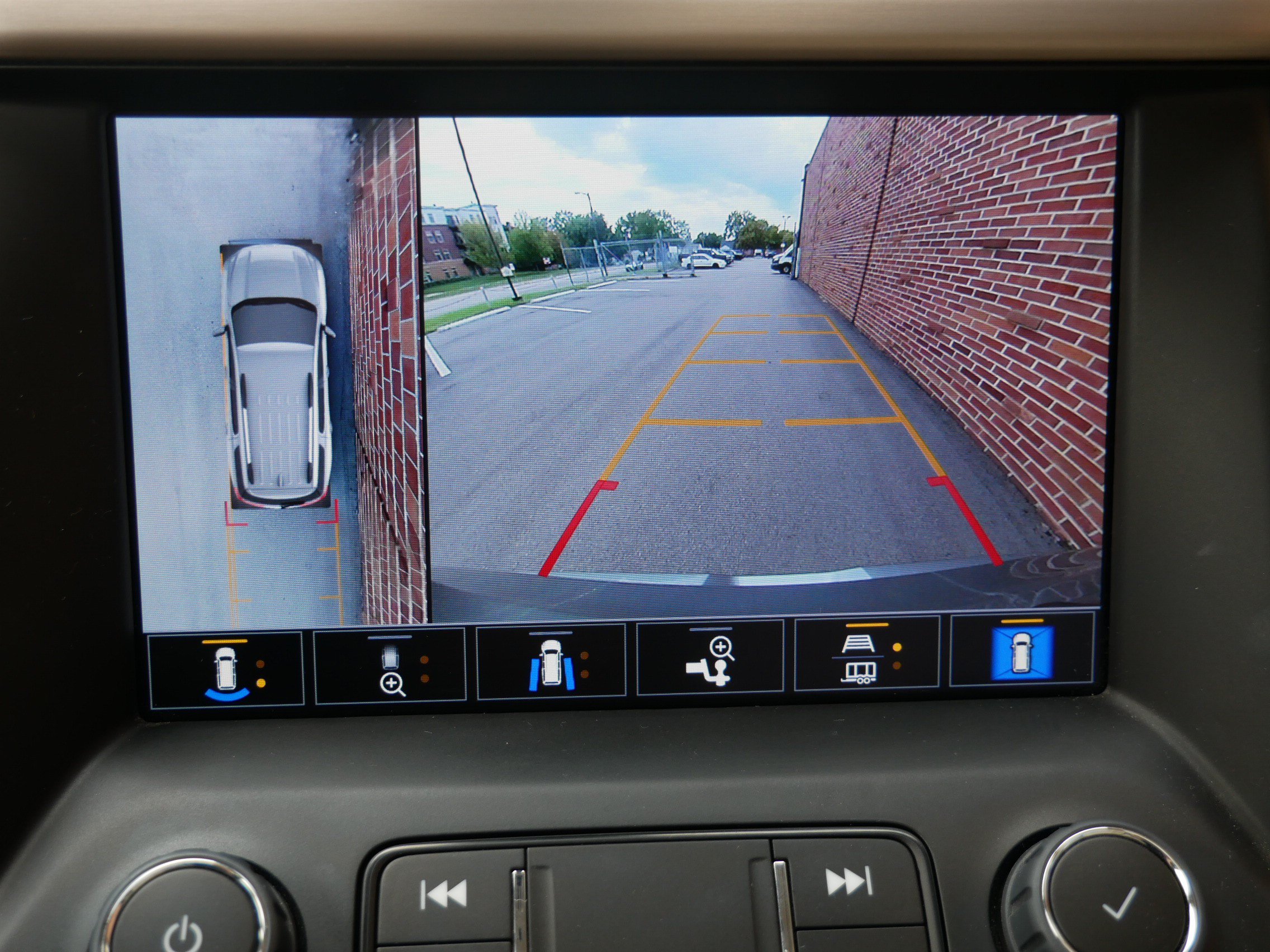 Used 2023 GMC Acadia Denali w/ Denali Ultimate Package AWD/4WD image 18
