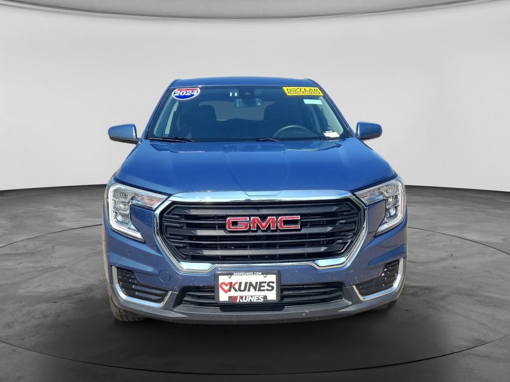 Used 2024 GMC Terrain SLE AWD/4WD image 2
