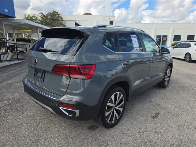 Used 2022 Volkswagen Taos SE image 2