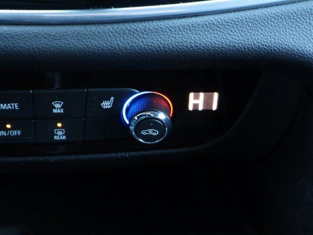 Used 2021 Buick Enclave Essence image 32