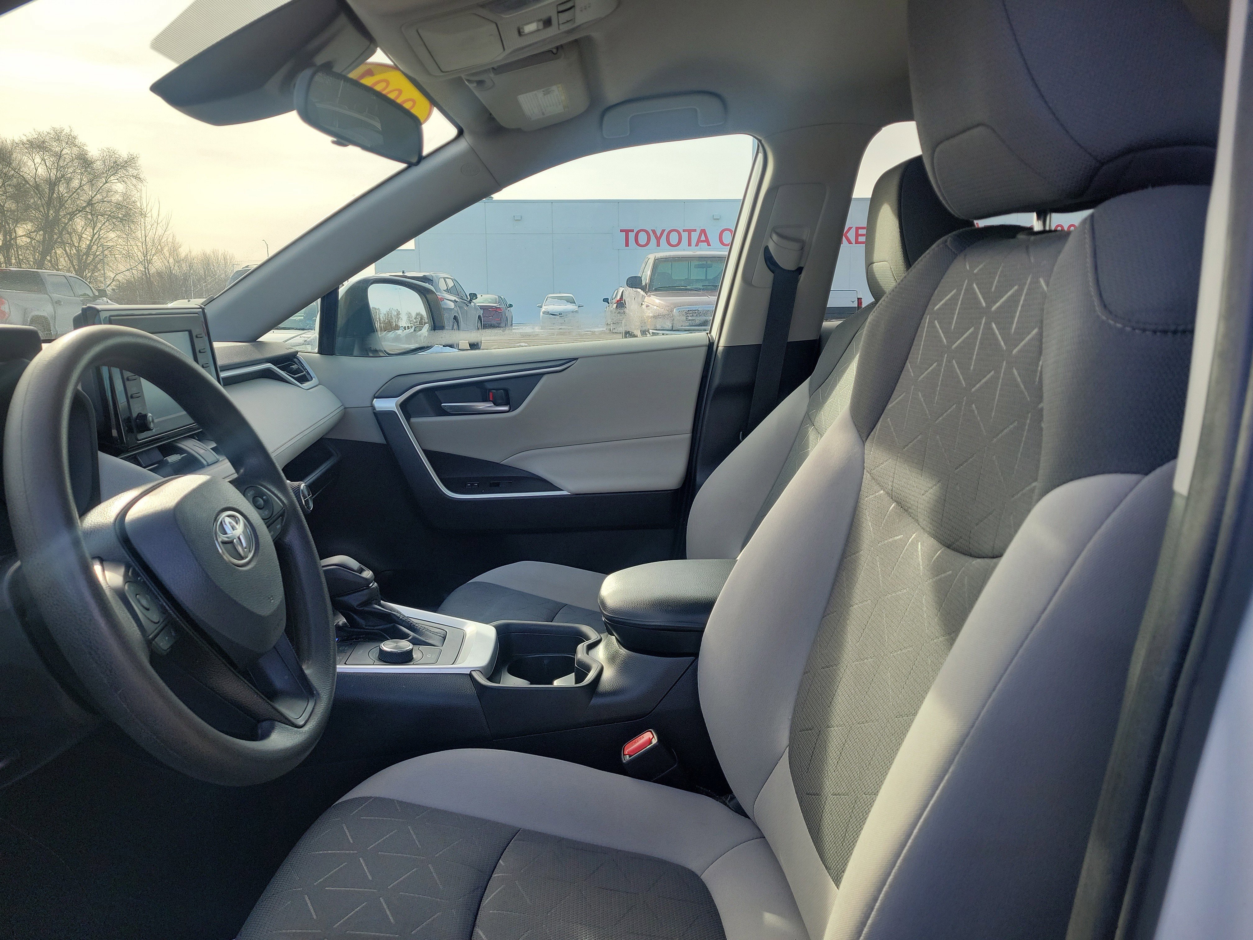 Used 2021 Toyota RAV4 XLE image 14