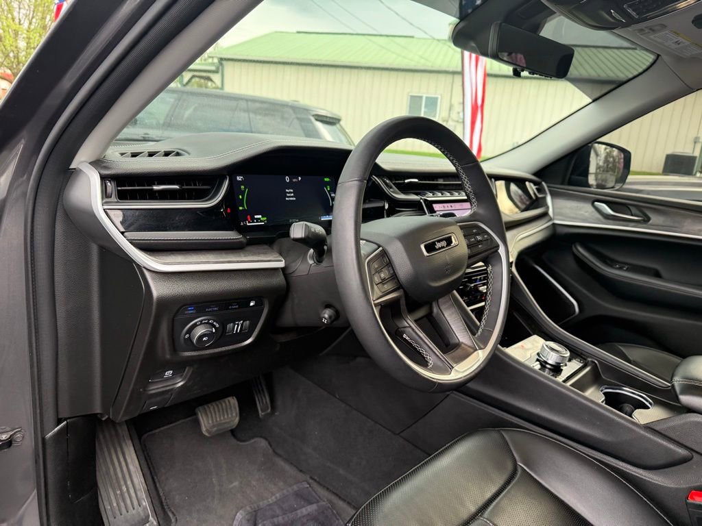 Used 2024 Jeep Grand Cherokee Limited 4xe w/ Luxury Tech Group II AWD/4WD image 11