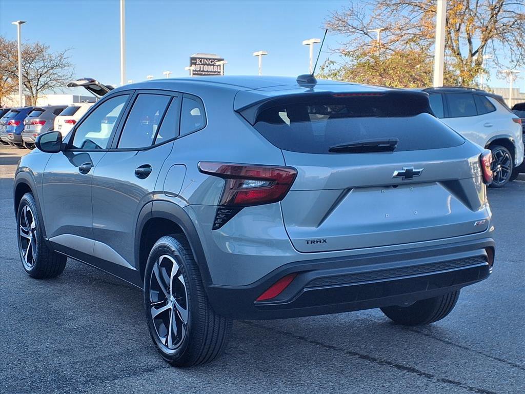 Used 2024 Chevrolet Trax RS w/ Driver Confidence Package image 4