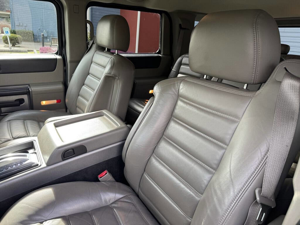 Used 2004 HUMMER H2 w/ Preferred Equipment Group image 18