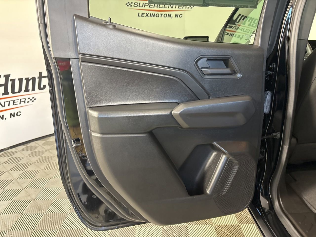 Used 2024 Chevrolet Colorado Trail Boss w/ Technology Package image 16