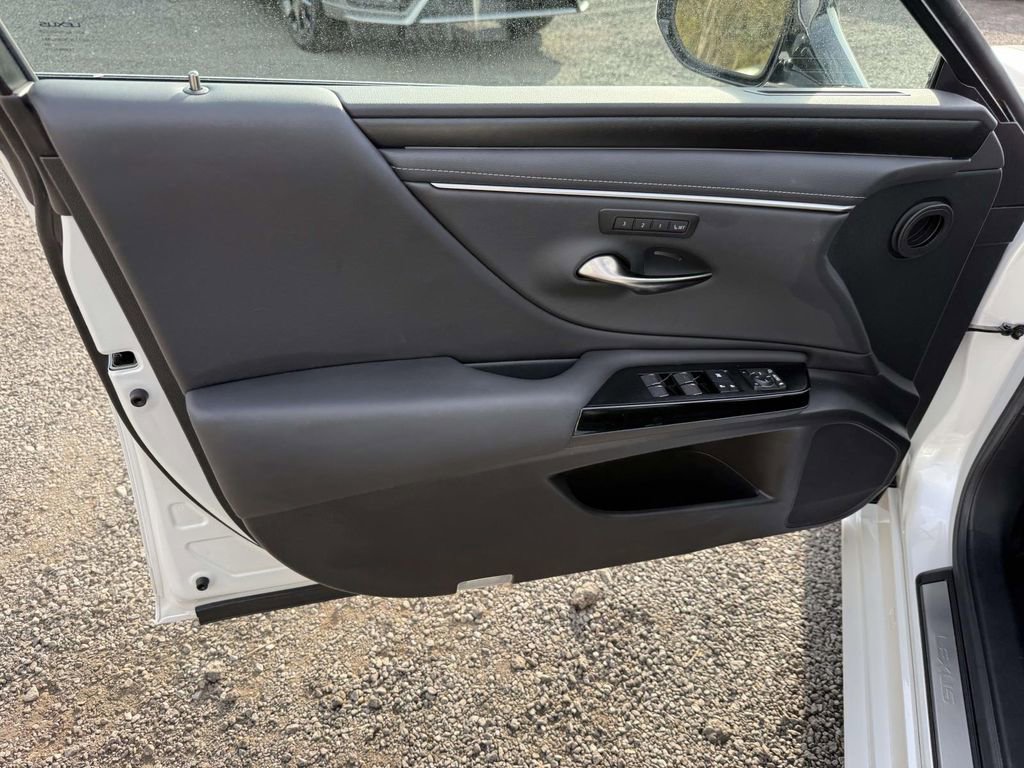 Used 2025 Lexus ES 350 w/ Premium Package image 12