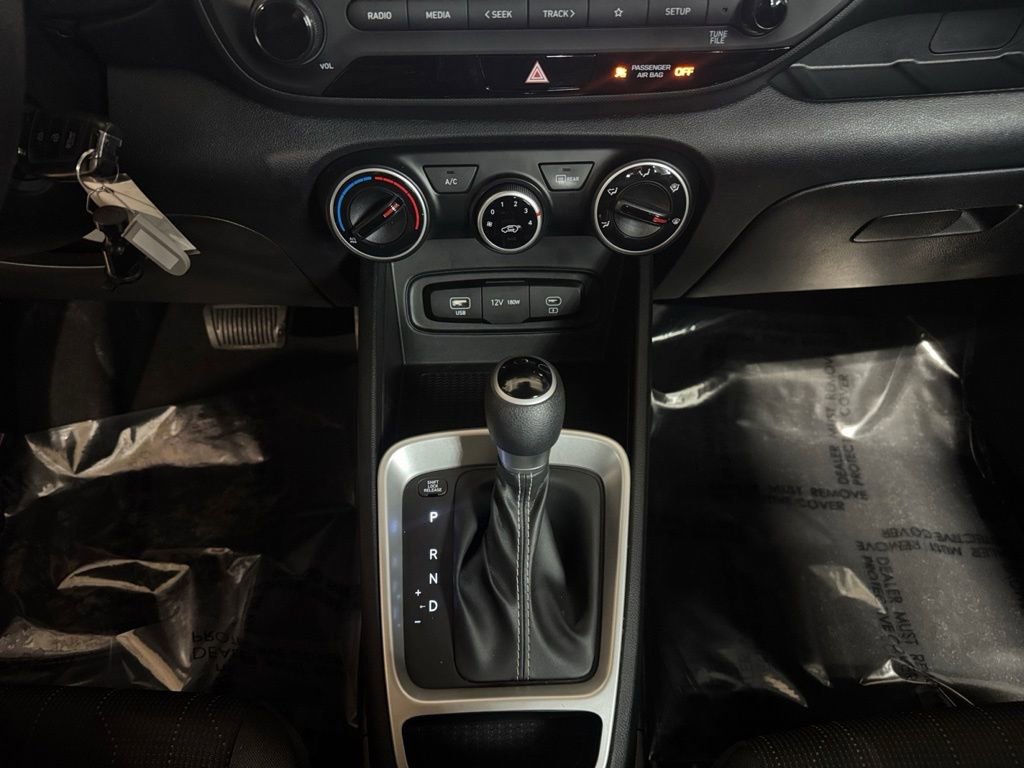 Used 2023 Hyundai Venue SE image 16