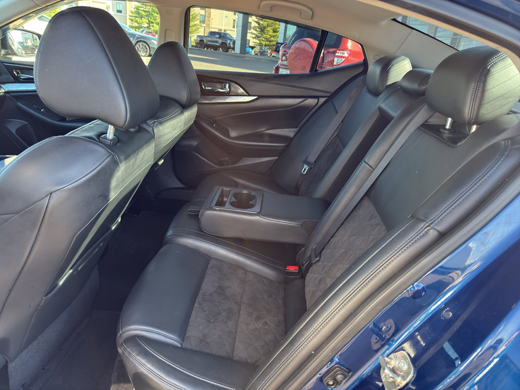 Used 2017 Nissan Maxima SR w/ Midnight Edition image 11