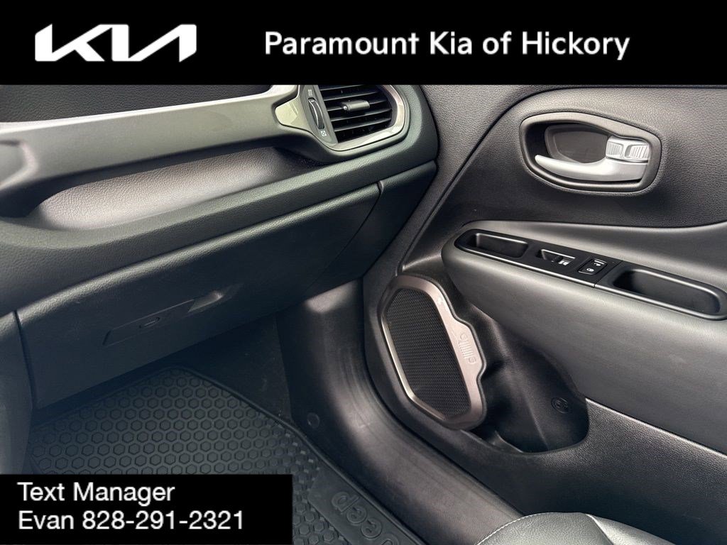 Used 2023 Jeep Renegade Limited w/ Sun/Sound Group image 29