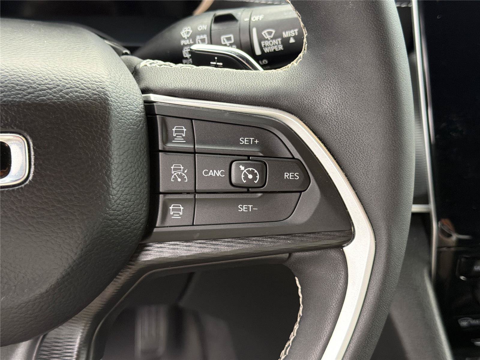 Used 2024 Jeep Grand Cherokee Altitude AWD/4WD image 26